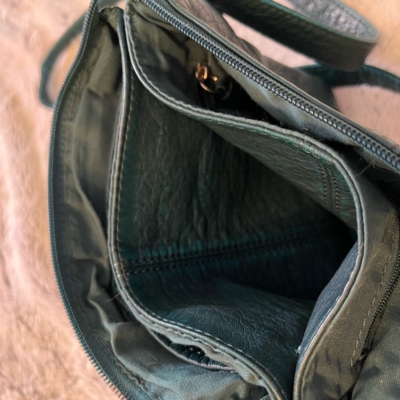 Liz Claiborne faux leather bag - long adjustable strap - Picture 7 of 10